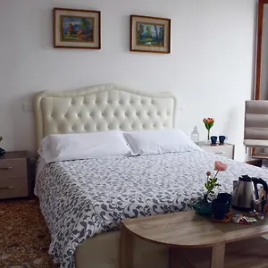 https://venice-my-friends.hotelinveneto.com